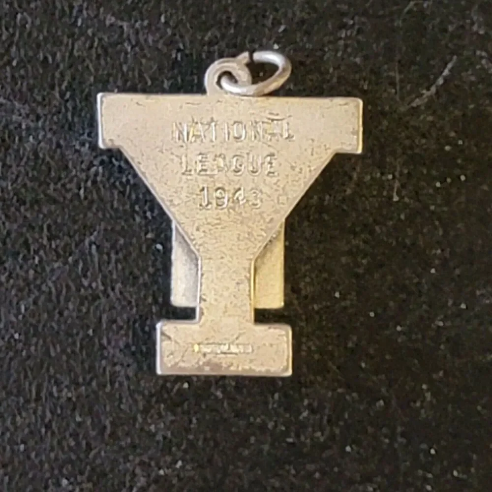 Vintage 1943 College of Idaho Yutes Basketball Badge Keychain Zipper Pull‎ Rare